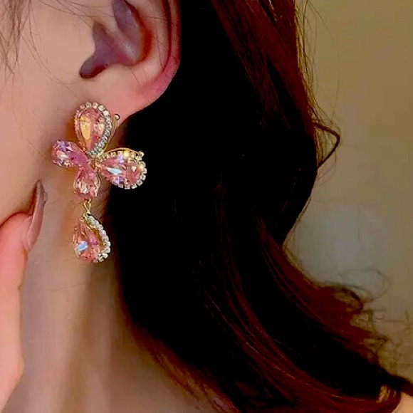 💫 Pink Crystals Butterfly Earrings - Picture 3 of 5